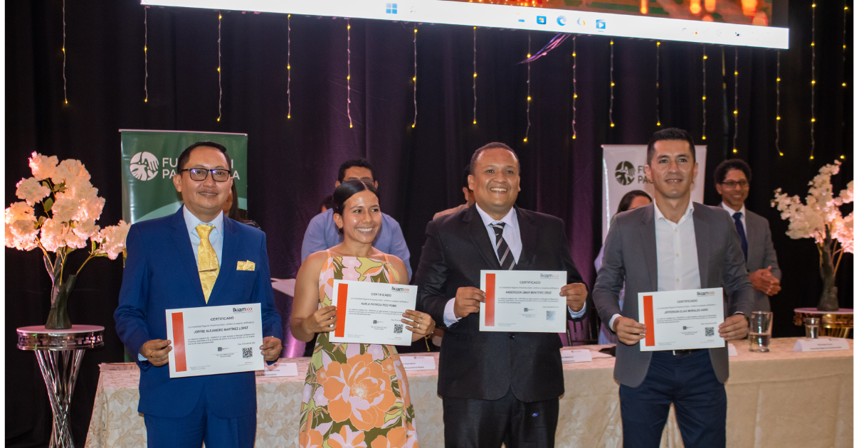 4 Graduates of the Amazonian Bieconomy School Holding their Certification