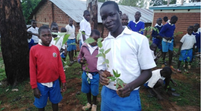 students in Kenya planting trees